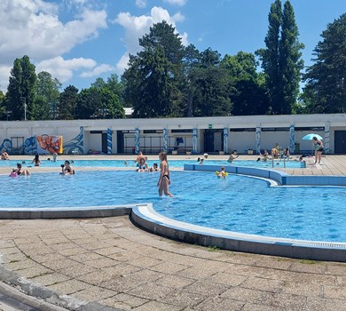 Otvoreni dječji bazen i praćakalište SP Mladost